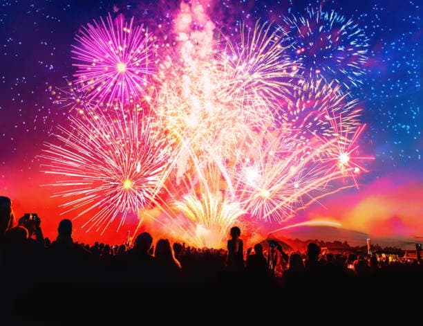 Why More Families Prefer to buy crackers online for Diwali